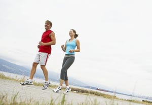 一男一女在運動